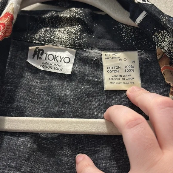 FP in Tokyo Kimono - Picture 3 of 5